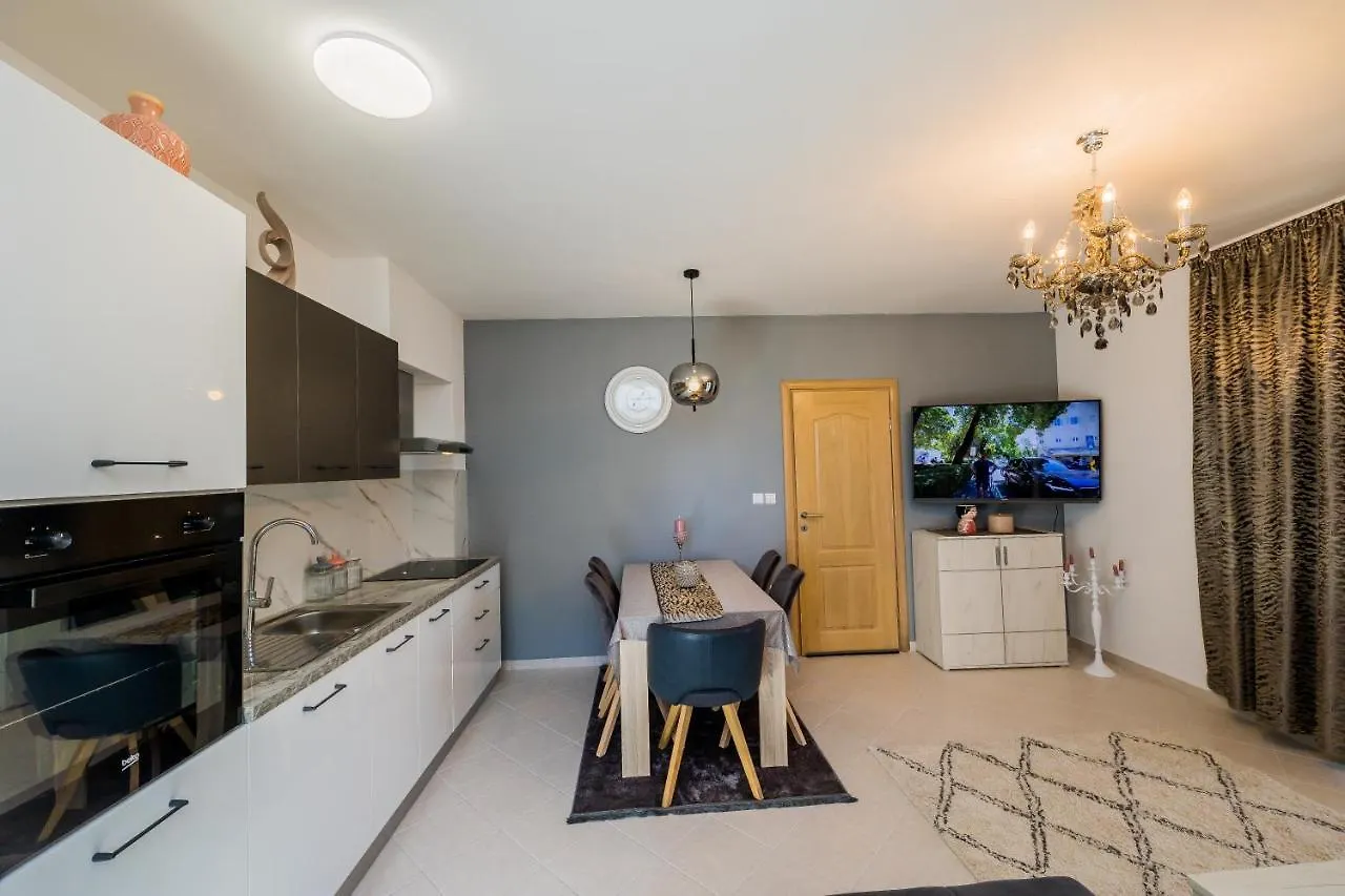 Ivana Apartment تروغير