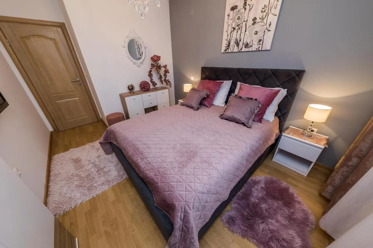 Ivana Apartment Trogir 0*,
