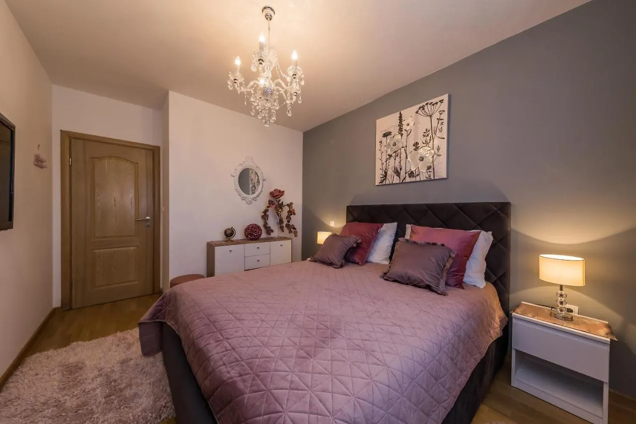 Ivana Apartment تروغير