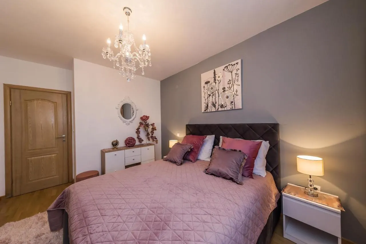 Ivana Apartment Trogir 0*,